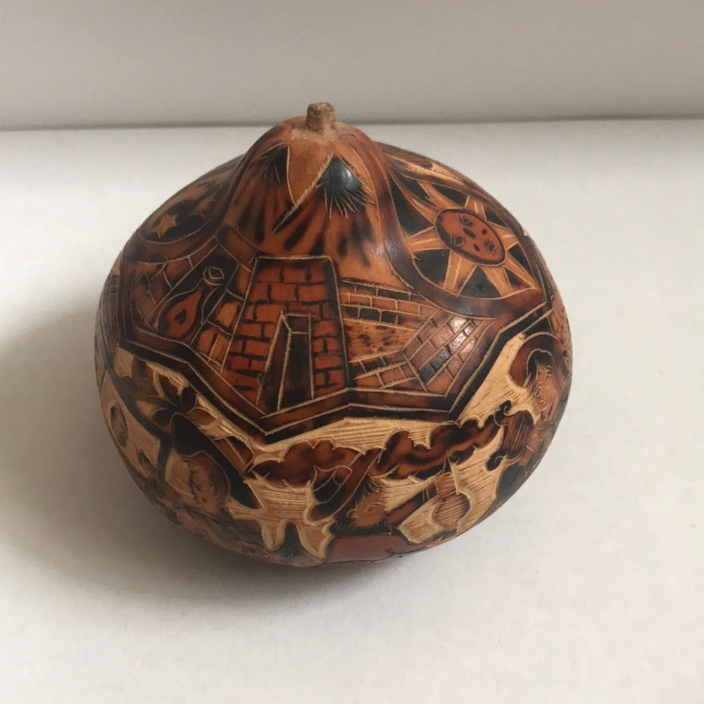 Vtg Peruvian Hand-Carved Gourd Squash Folk Art